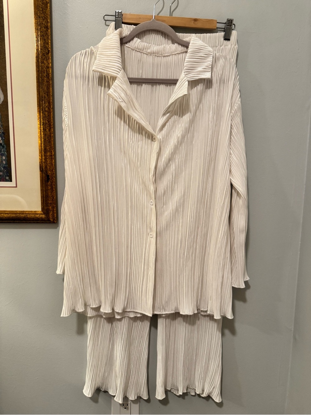 Amazon Essentials Women's Cream Pleated Button-Up Top and Pants Set